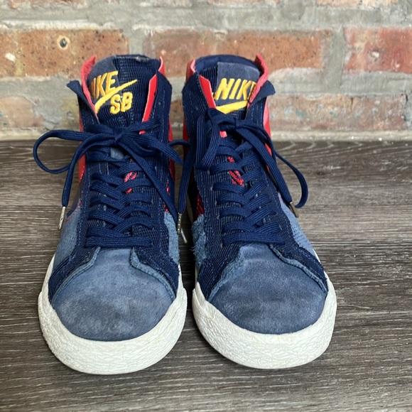 Nike - Picture 2 of 16